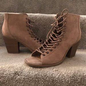 Mossimo Laced heels